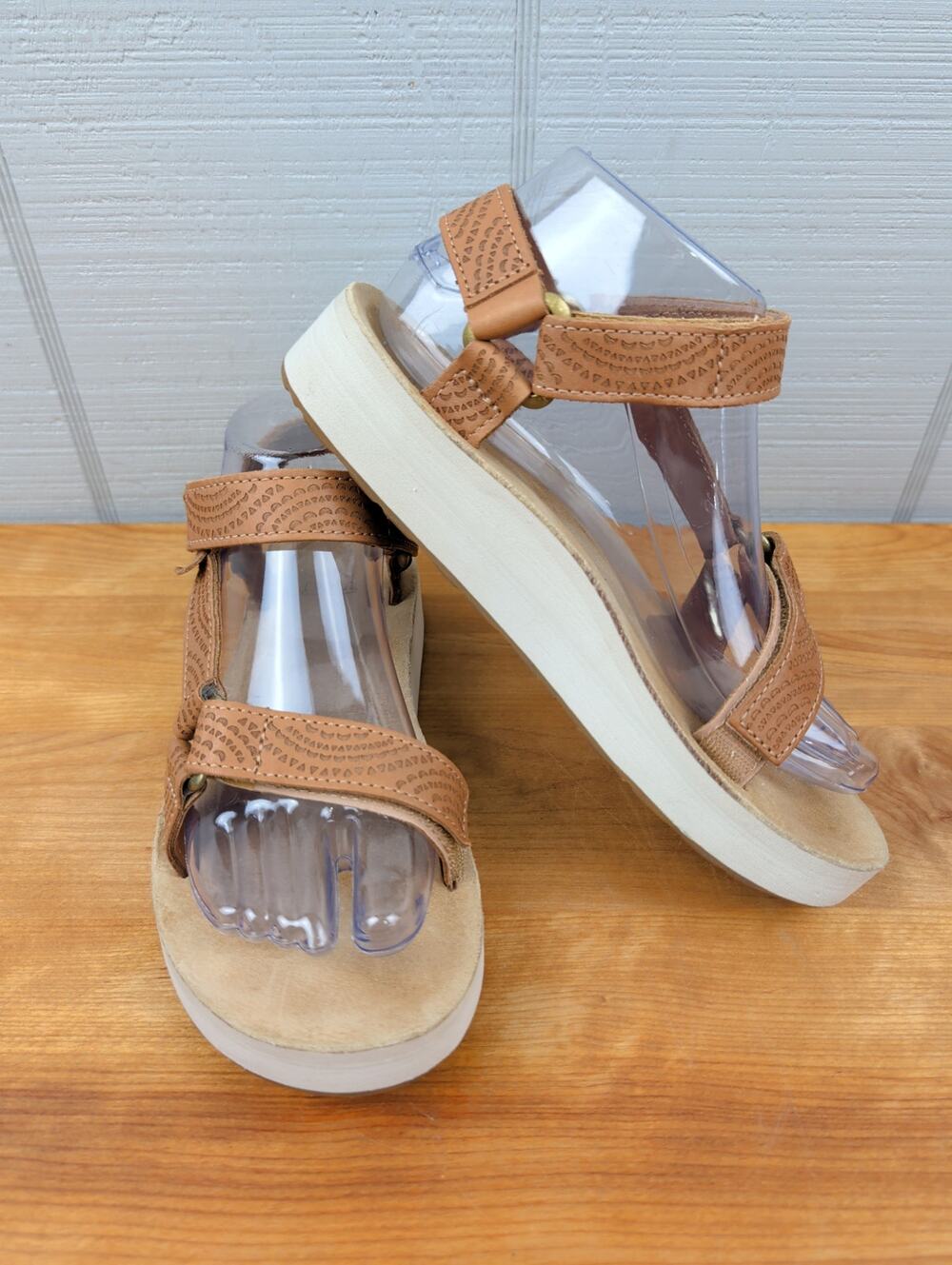 Teva Midform Universal Womens 7 Tan Leather Strappy Sandals Comfort Cushioned
